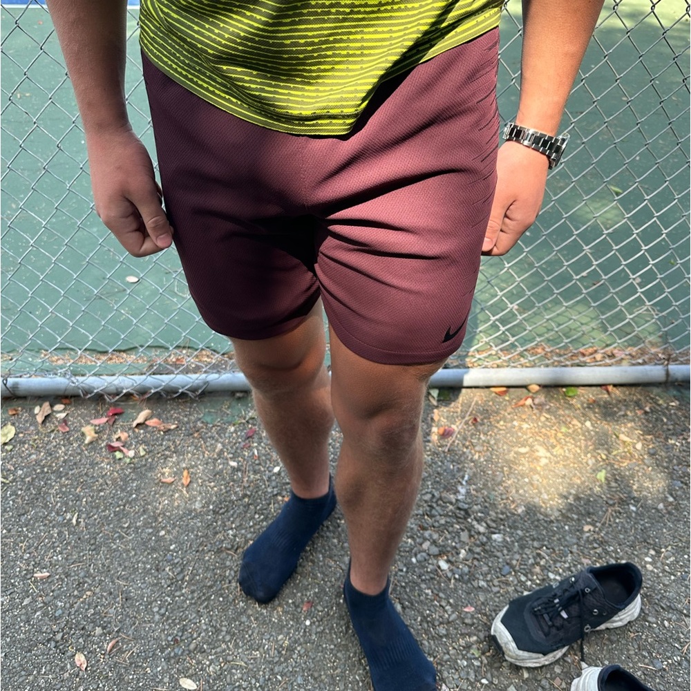 NIKE MEN SHORTS 892889 Vapor Knit Repel Strike AEROSWIFT STRETCHY BREATHABLE RED